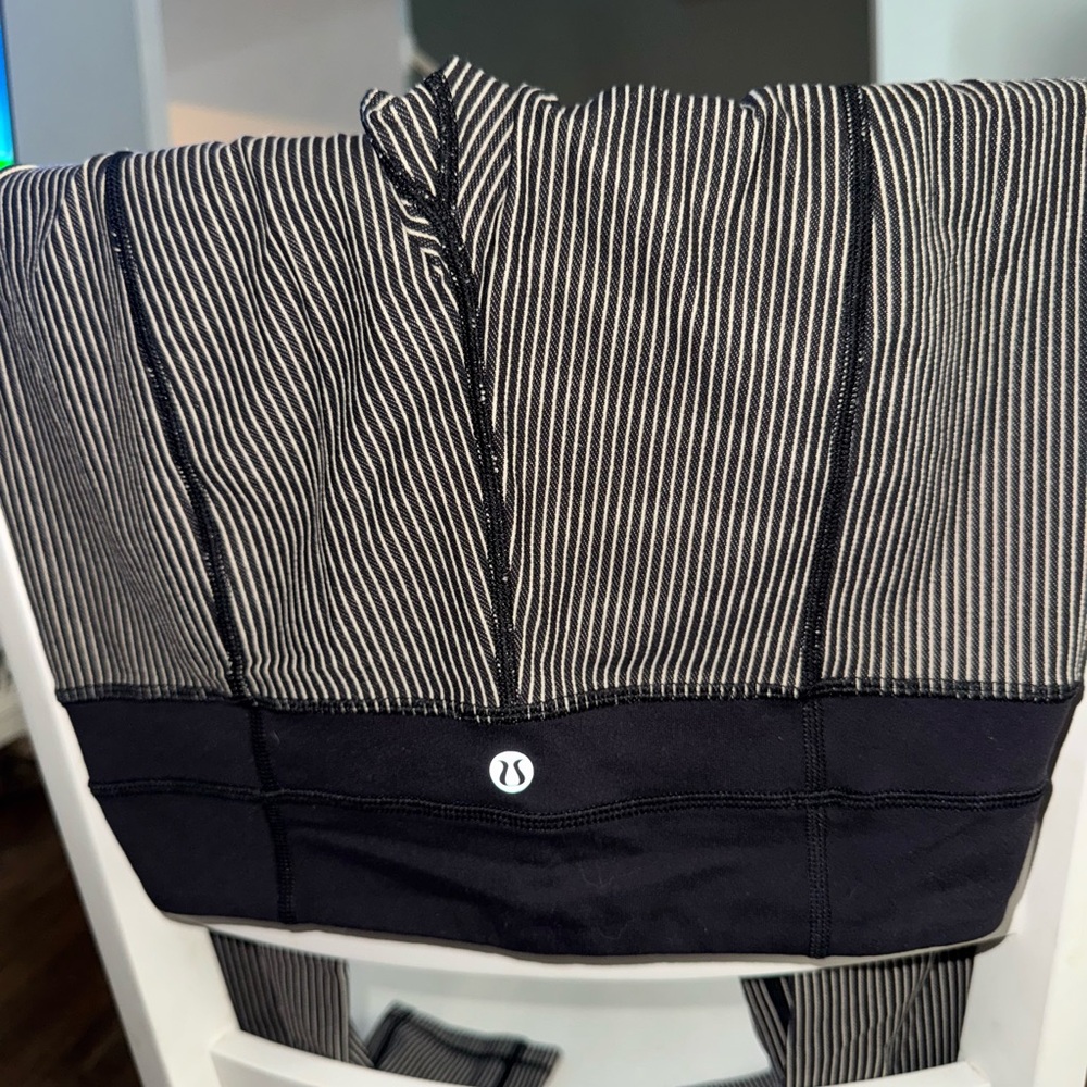 Lululemon Black Striped leggings sz 4